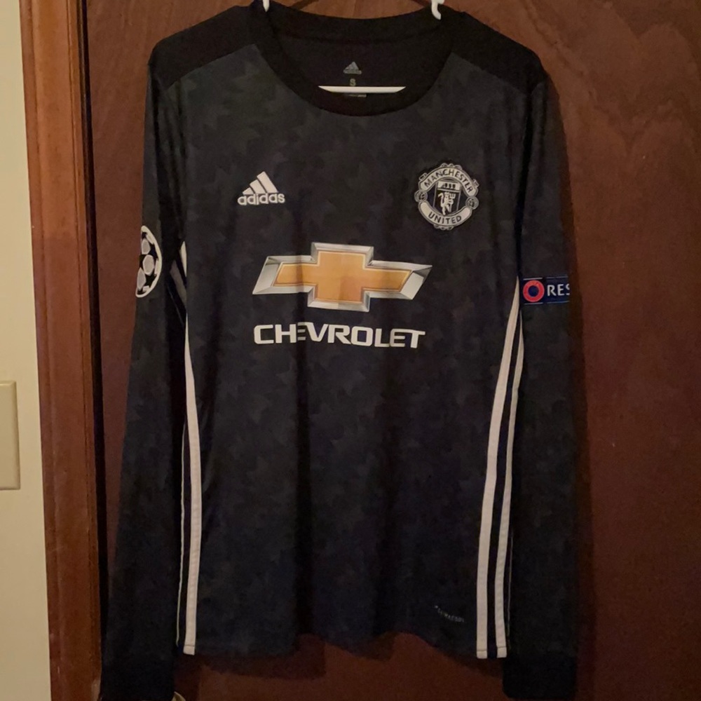 Zlatan Ibrahimović away kit